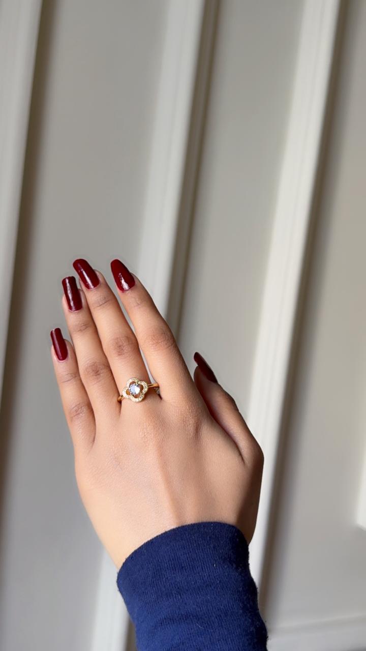 Golden Clover Glow Ring