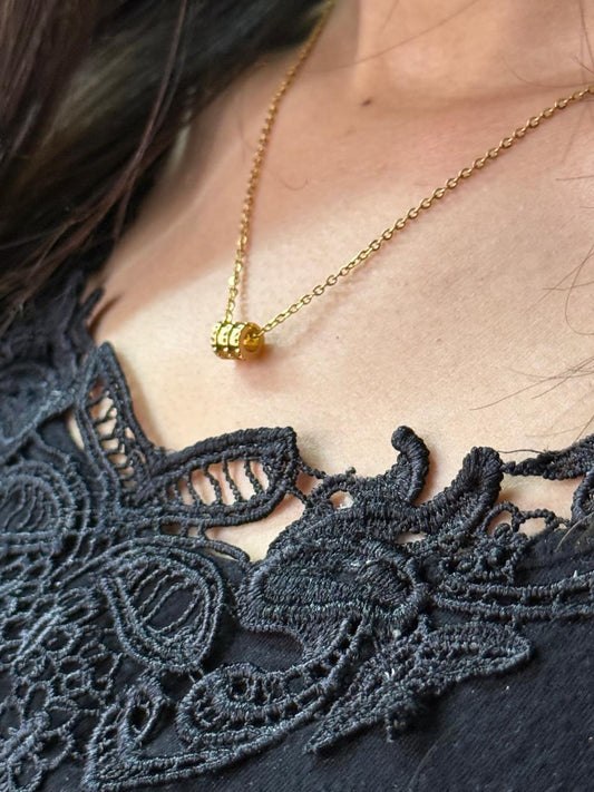 Elegant and minimal design Necklace